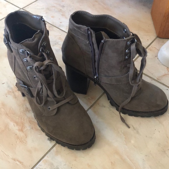 Shoes - Brown boots lace up